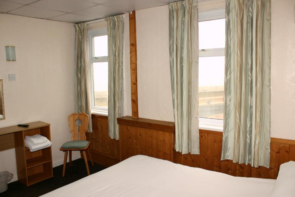 The Colwyn Hotel - Near Pleasure Beach Blackpool Esterno foto