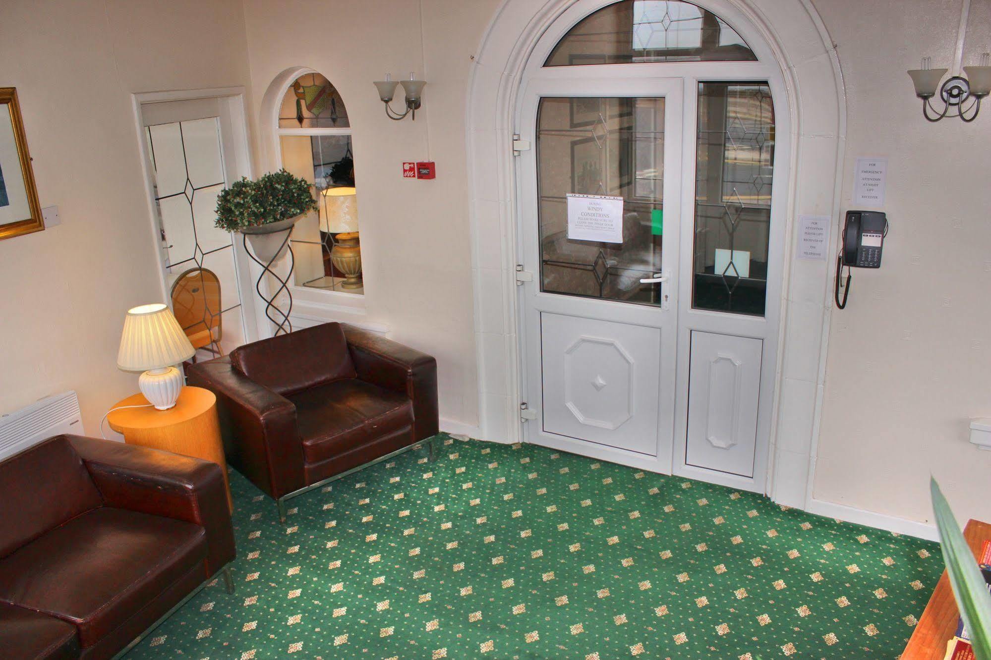 The Colwyn Hotel - Near Pleasure Beach Blackpool Esterno foto