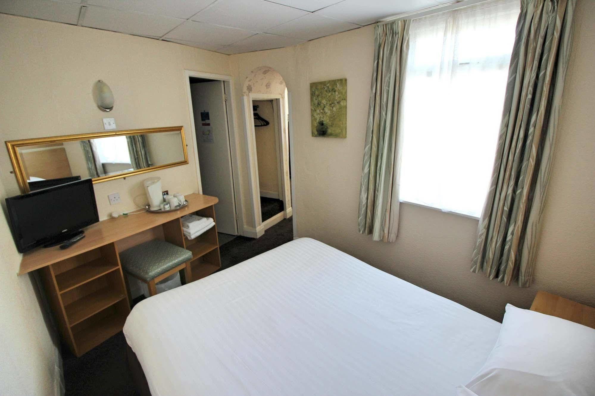 The Colwyn Hotel - Near Pleasure Beach Blackpool Esterno foto