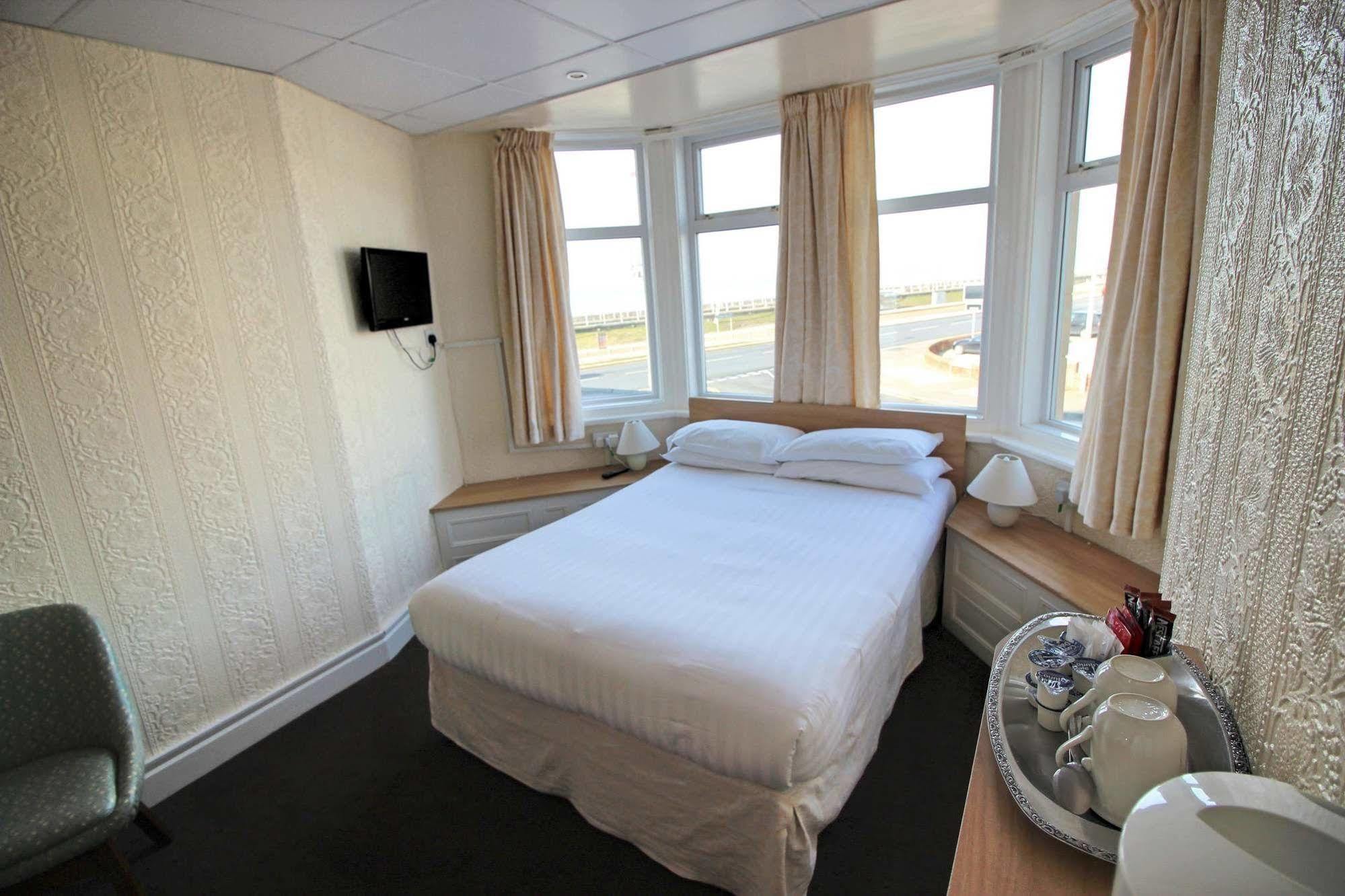 The Colwyn Hotel - Near Pleasure Beach Blackpool Esterno foto
