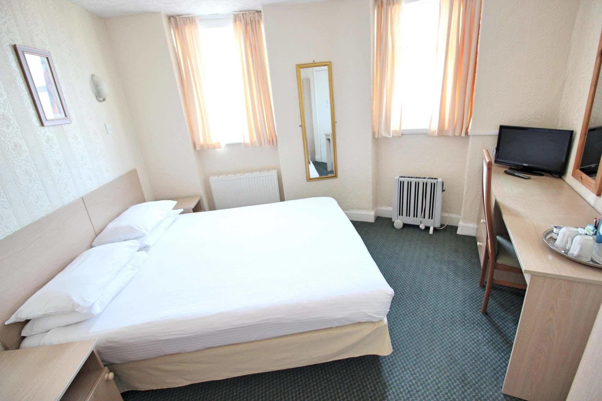 The Colwyn Hotel - Near Pleasure Beach Blackpool Esterno foto